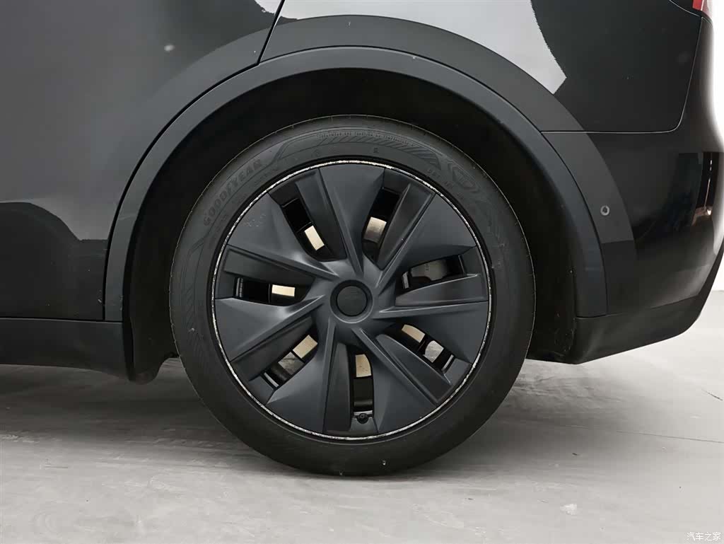 Tesla Model Y, 2023 9
