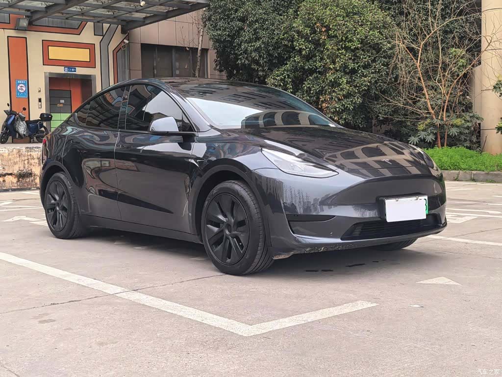 Tesla Model Y, 2024 3
