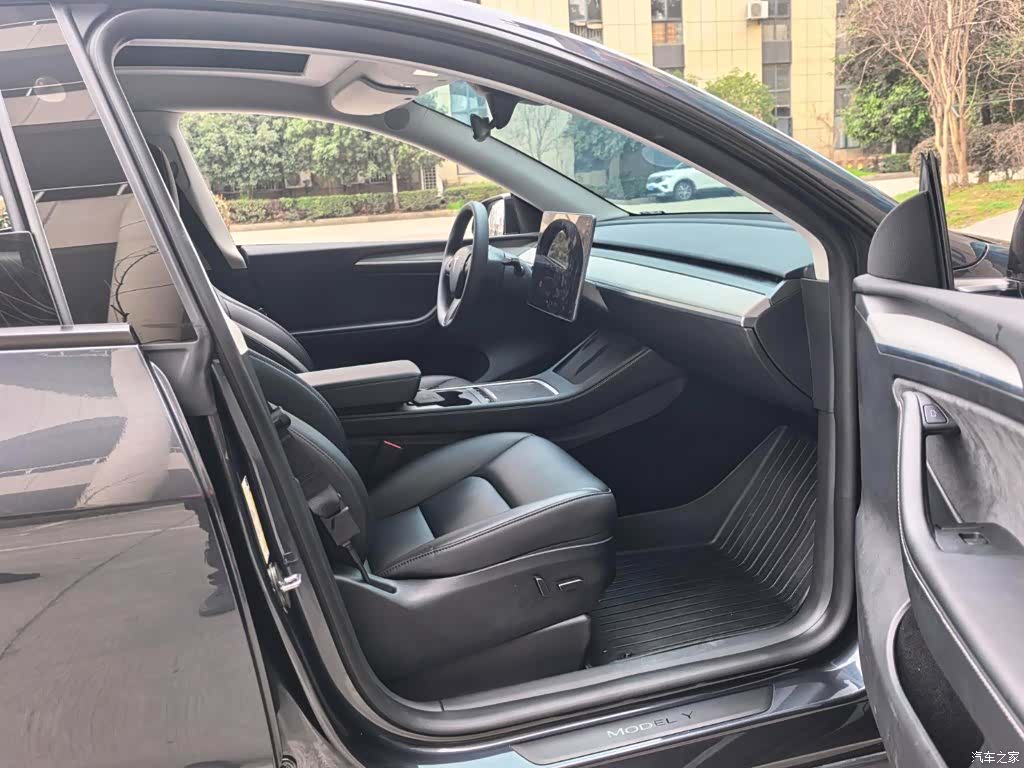Tesla Model Y, 2024 7