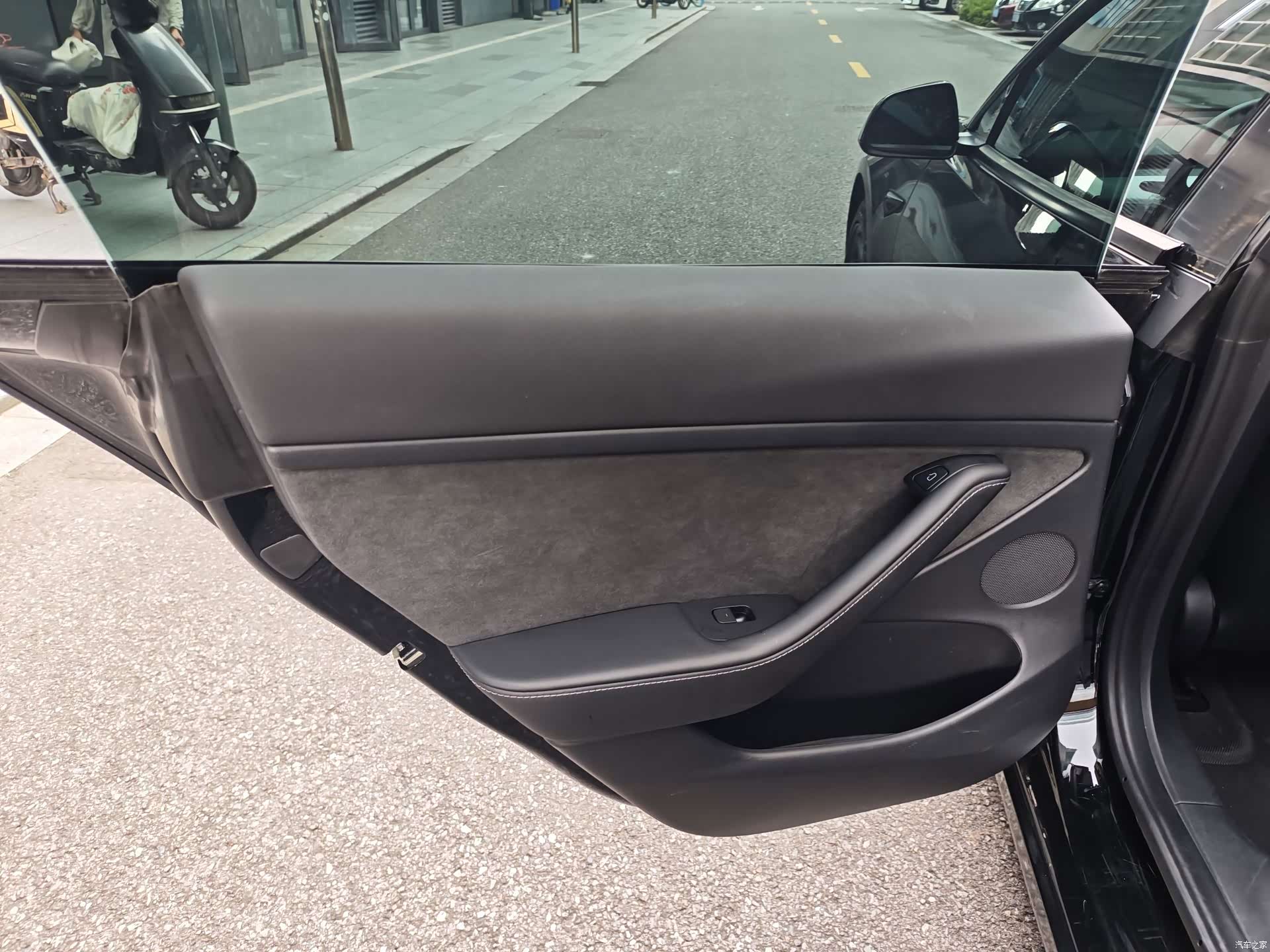 Tesla Model 3, 2023 10