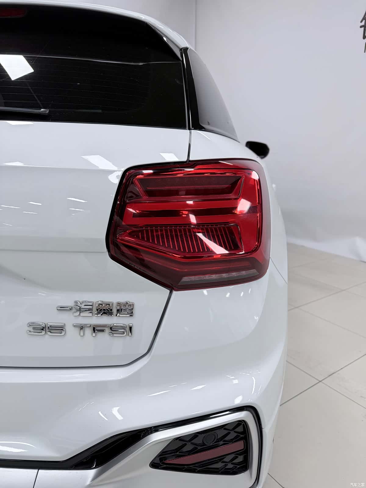 Audi Q2L, 2023 9