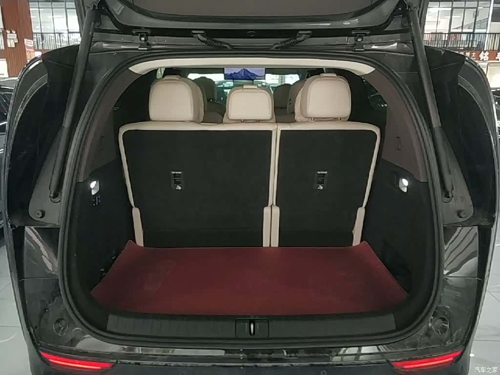 Li Auto MEGA, 2024 19
