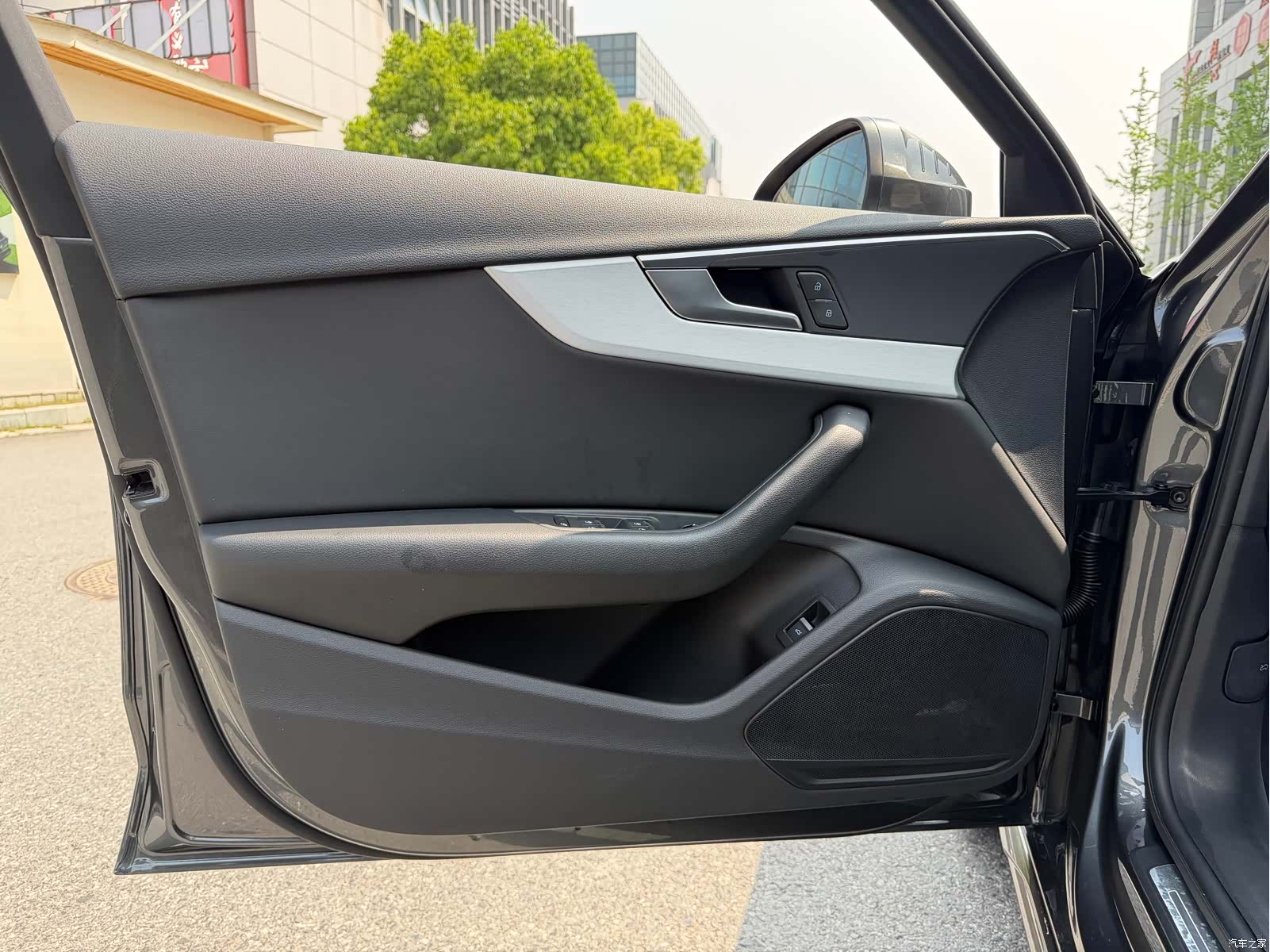 Audi A4L, 2022 все фото