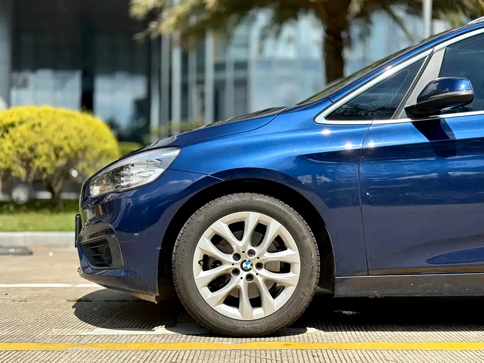 BMW 2 series station wagon