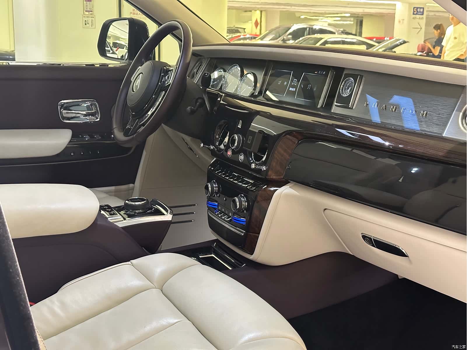 Rolls-Royce Phantom, 2020 13