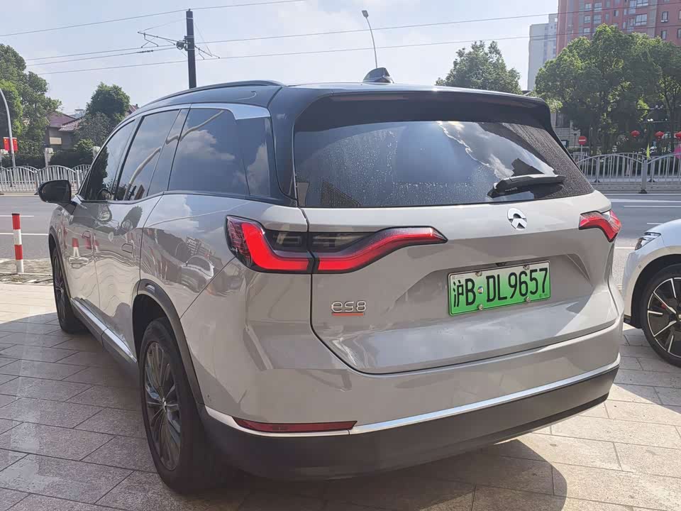 NIO ES8