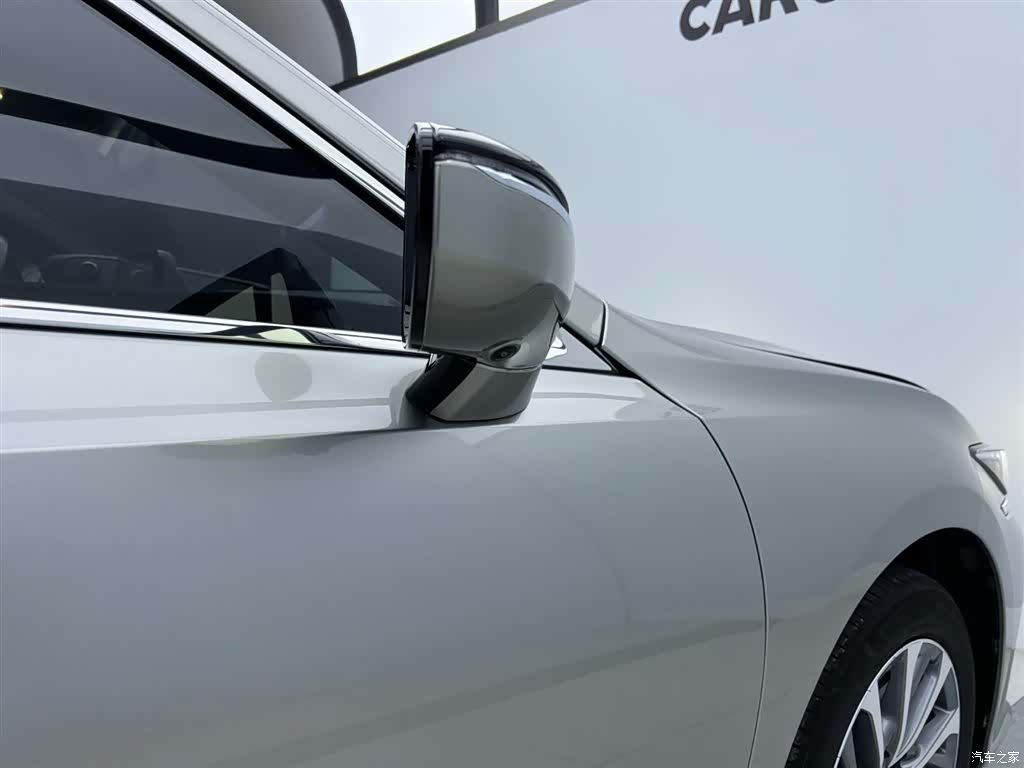Lexus ES, 2023 3