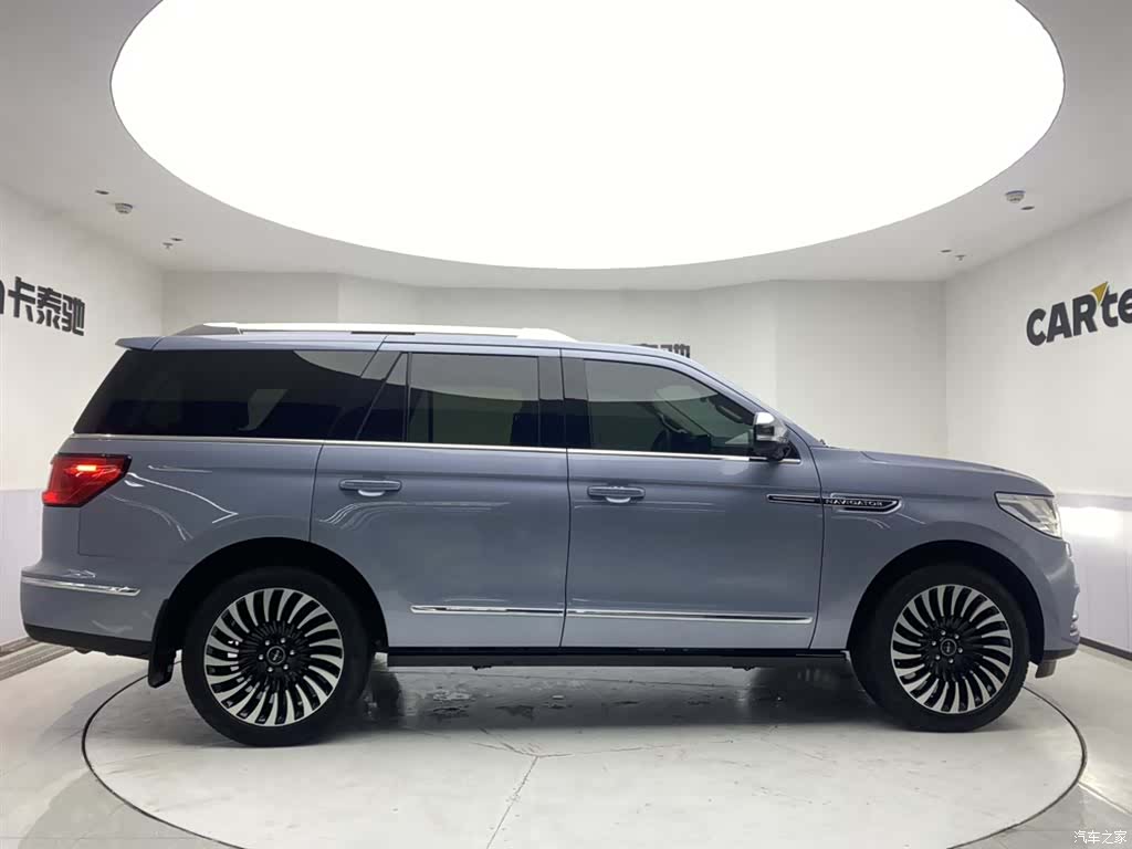 Lincoln Navigator, 2023 4
