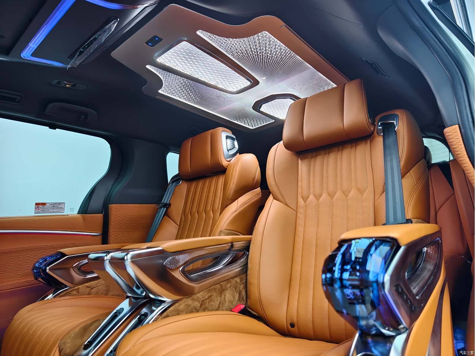 Toyota Granvia, 2026 19
