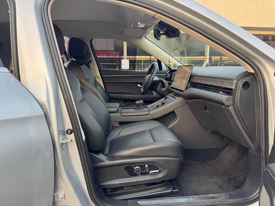 AITO Ask the world M5