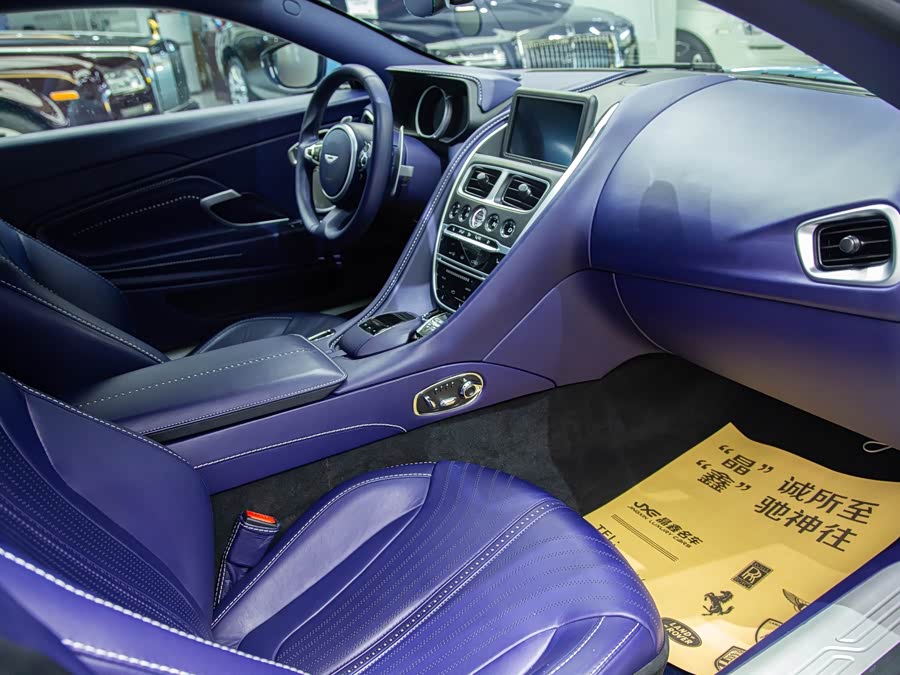 Aston Martin DB11 2019, фото 5