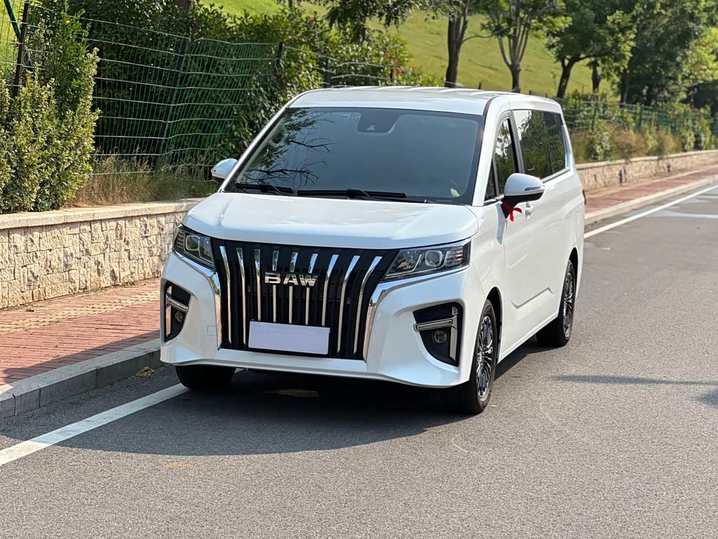 BAIC M7
