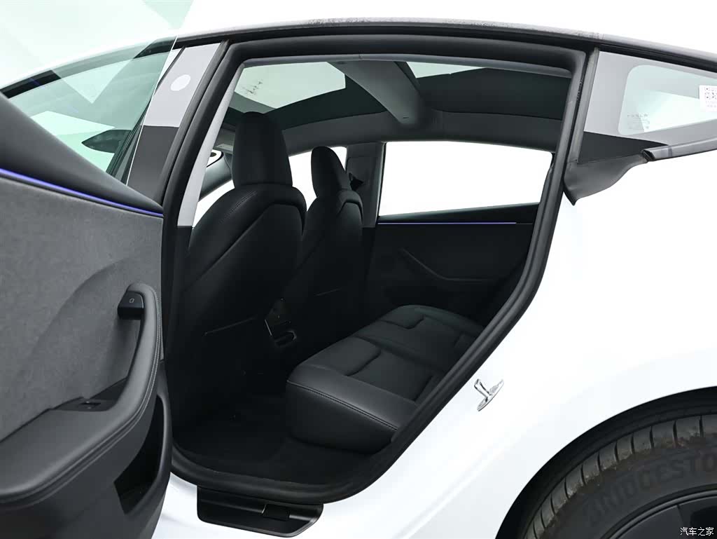 Tesla Model 3, 2025 14