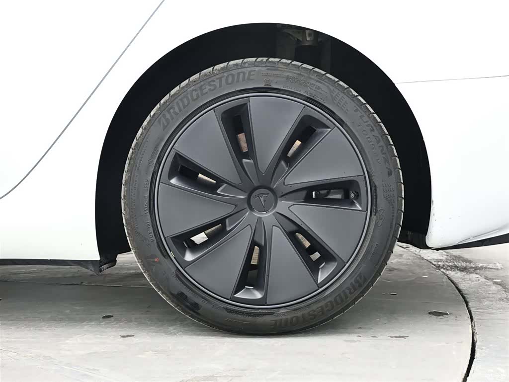 Tesla Model 3, 2025 9
