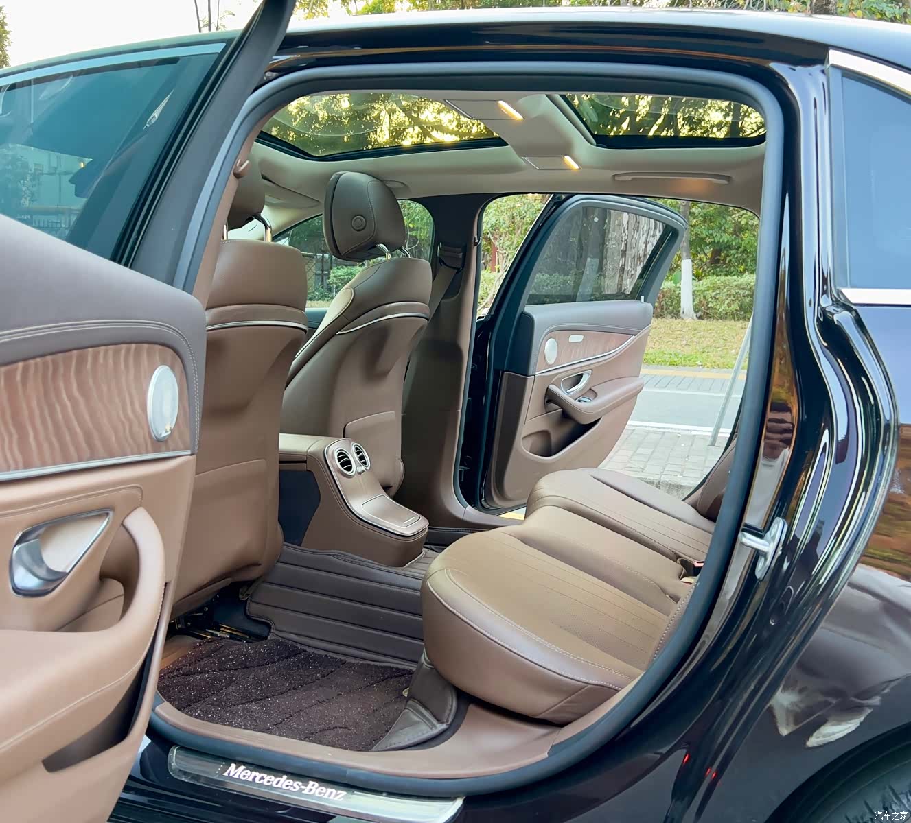 Mercedes-Benz E-Class, 2023 17