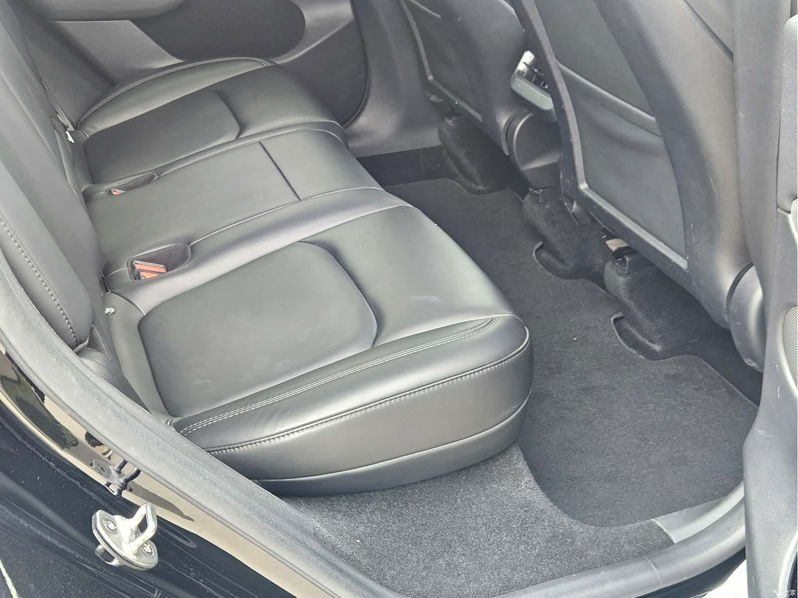 Tesla Model Y, 2023 14