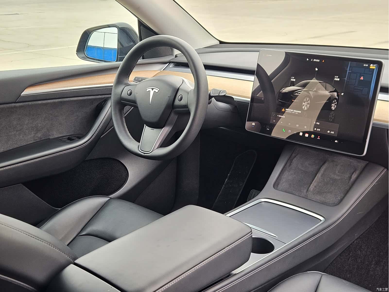 Tesla Model Y, 2023 15