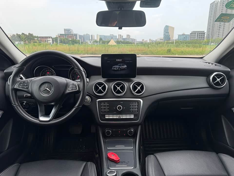 Mercedes-Benz GLA Mercedes-Benz GLA