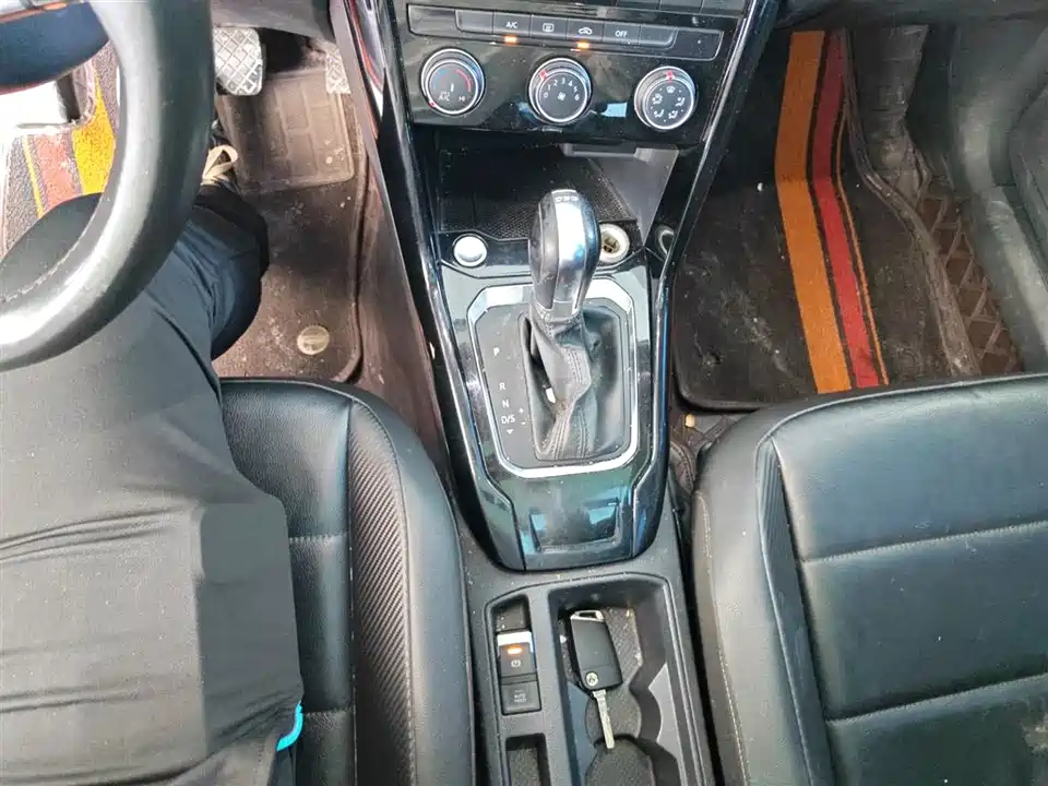 Volkswagen T-ROC exploring Songs