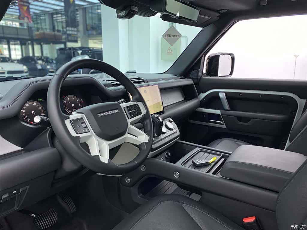 Land Rover Defender, 2024 6