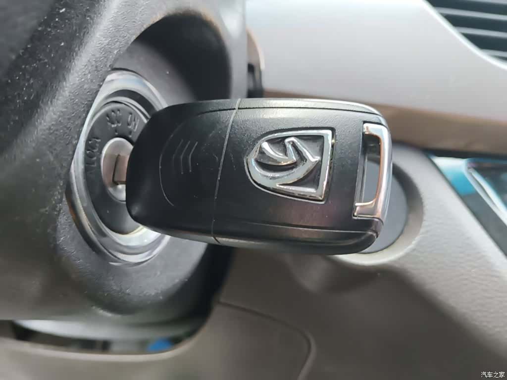Wuling 310W, 2017 9