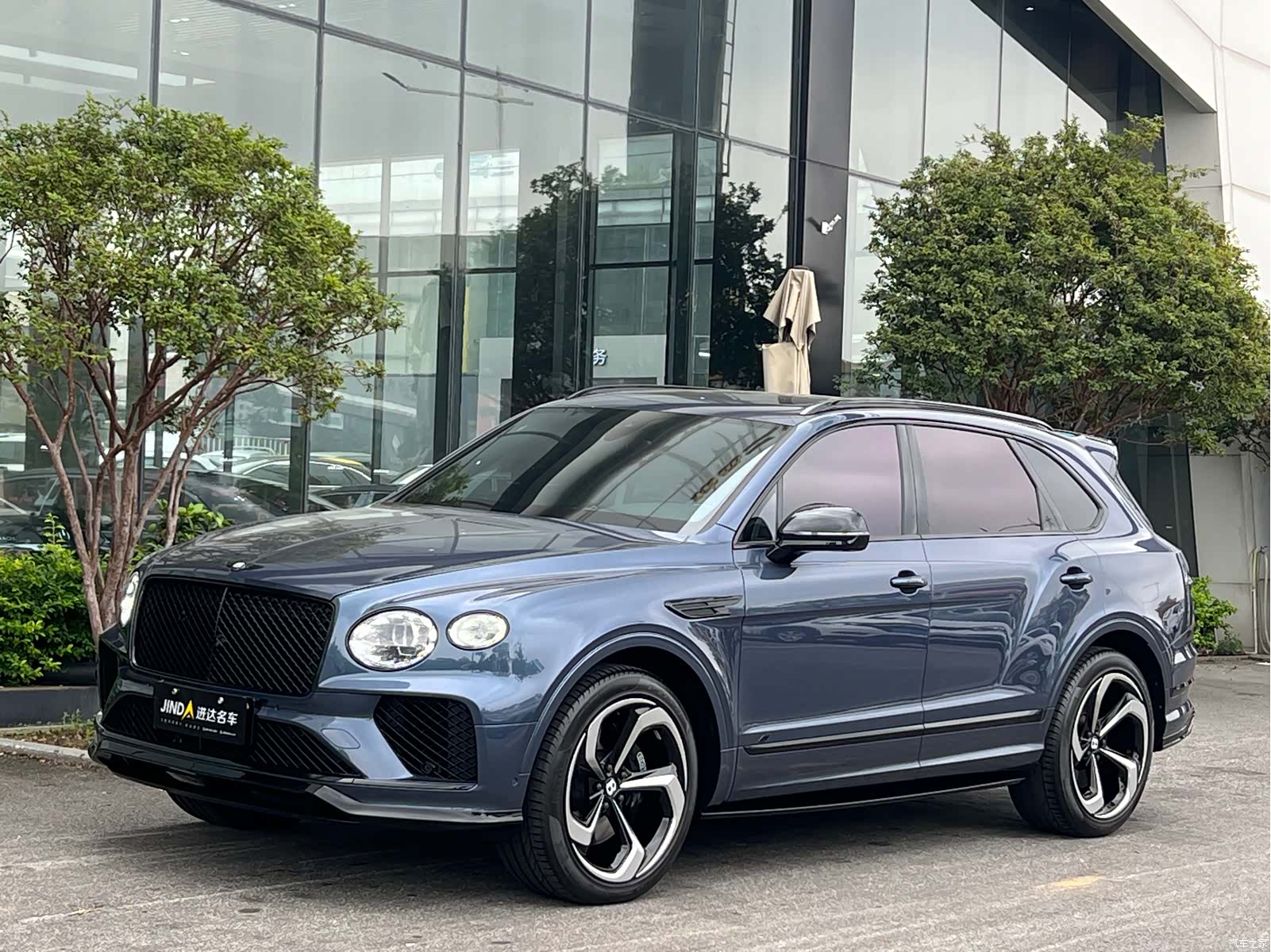 Bentley Bentayga, 2023 11