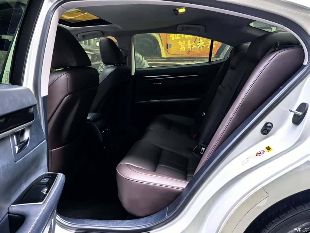 Lexus ES, 2018 22