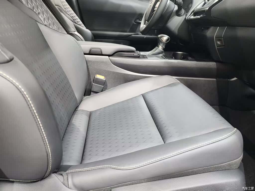 Lexus UX, 2020 10