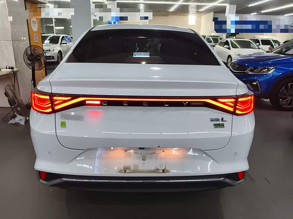 Geely Emgrand L HiP Geely Emgrand L HiP