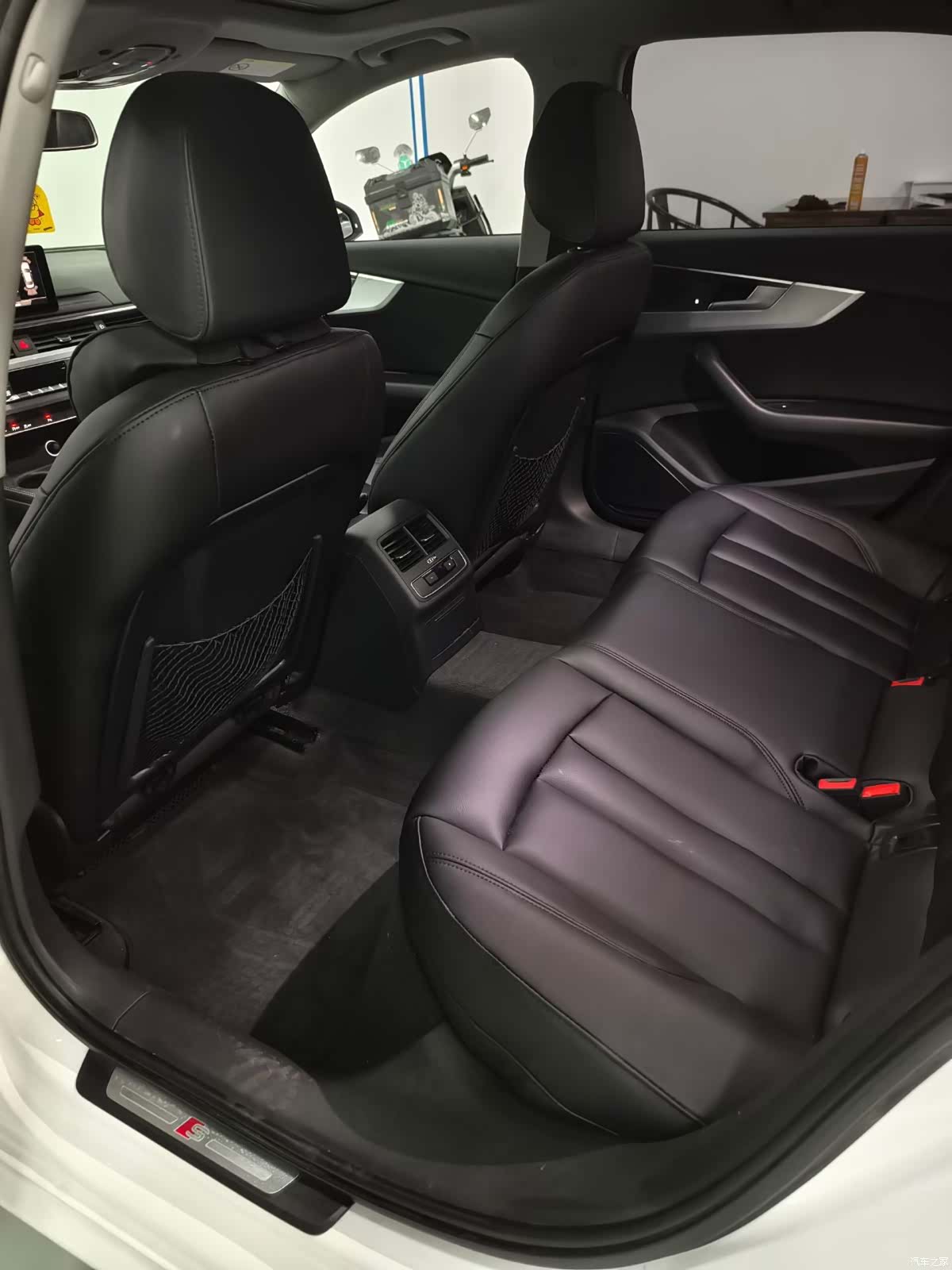 Audi A4L, 2018 6