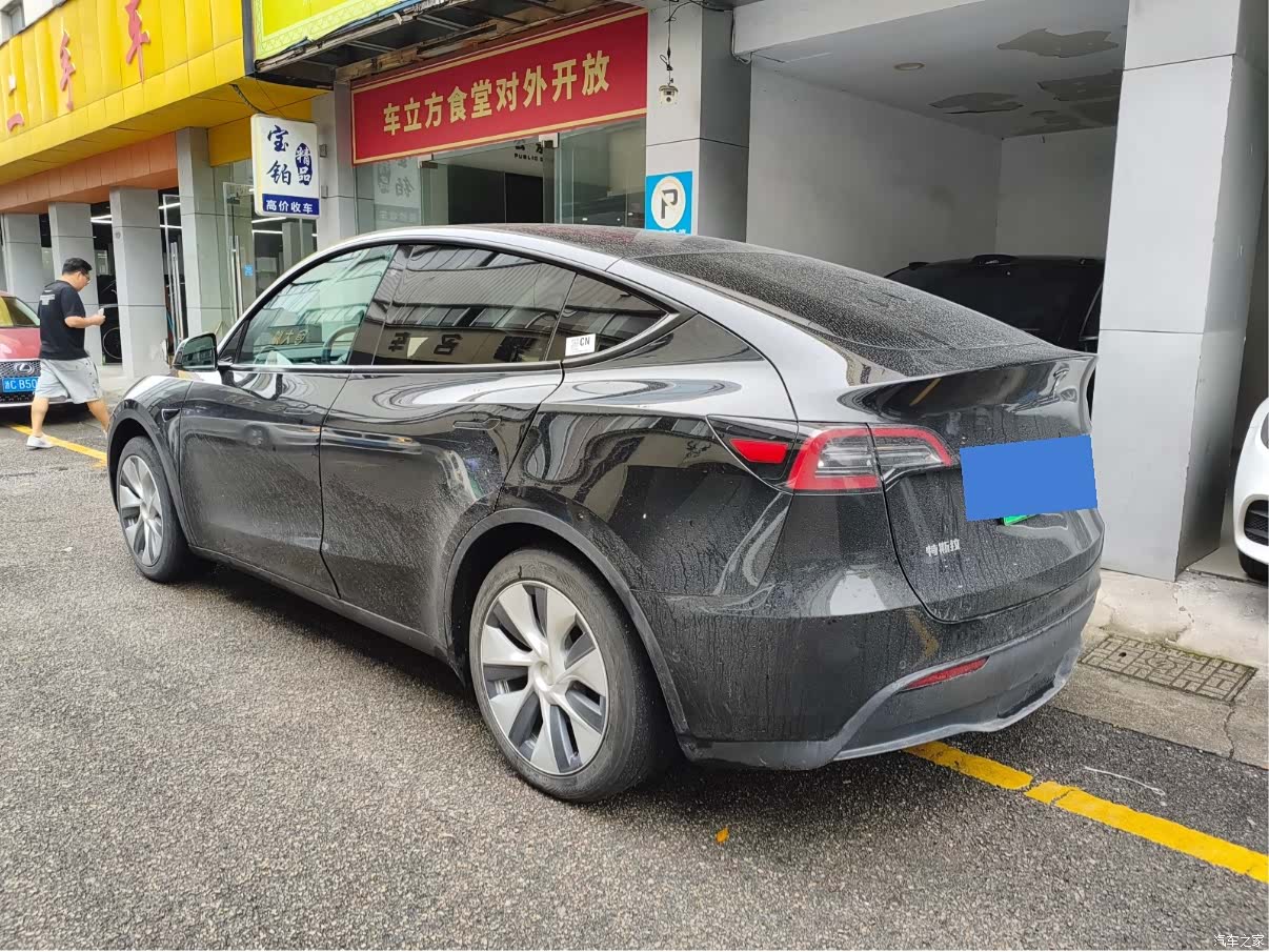 Tesla Model Y, 2023 4