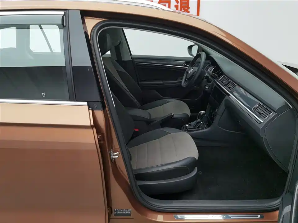 Volkswagen C-TREK Wei Collar