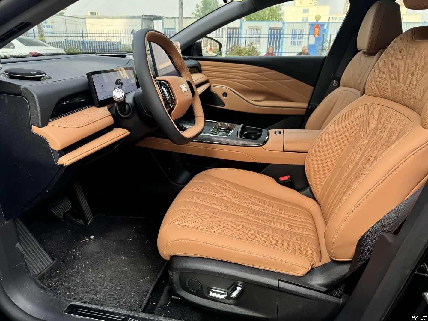 Geely 8, 2025 4