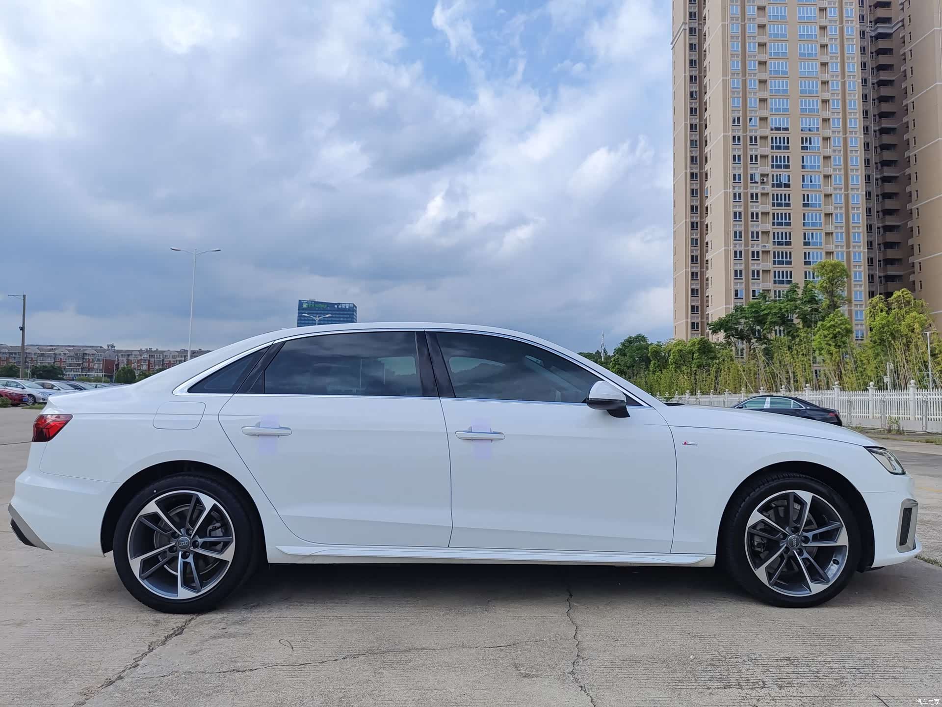 Audi A4L, 2020 все фото