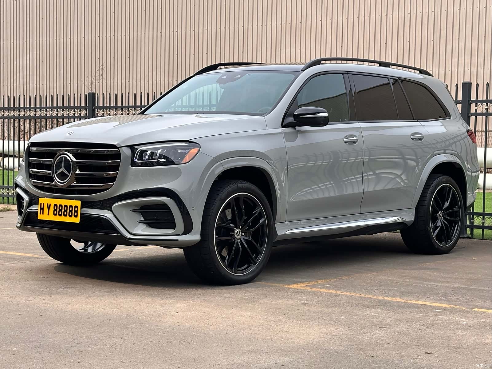 Mercedes-Benz GLS, 2024 1