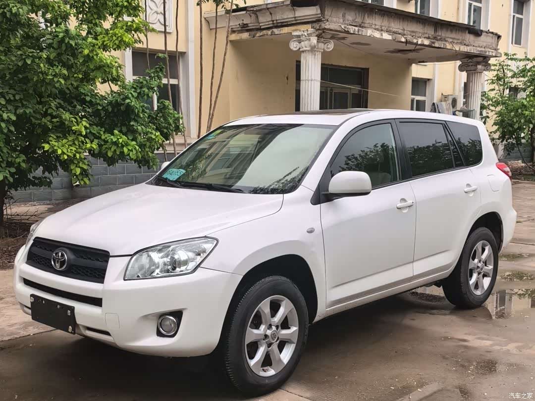 Toyota RAV4, 2011 1