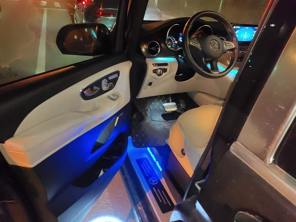 Mercedes-Benz V-class