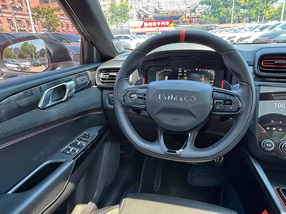 Lynk & Co 02 Hatchback