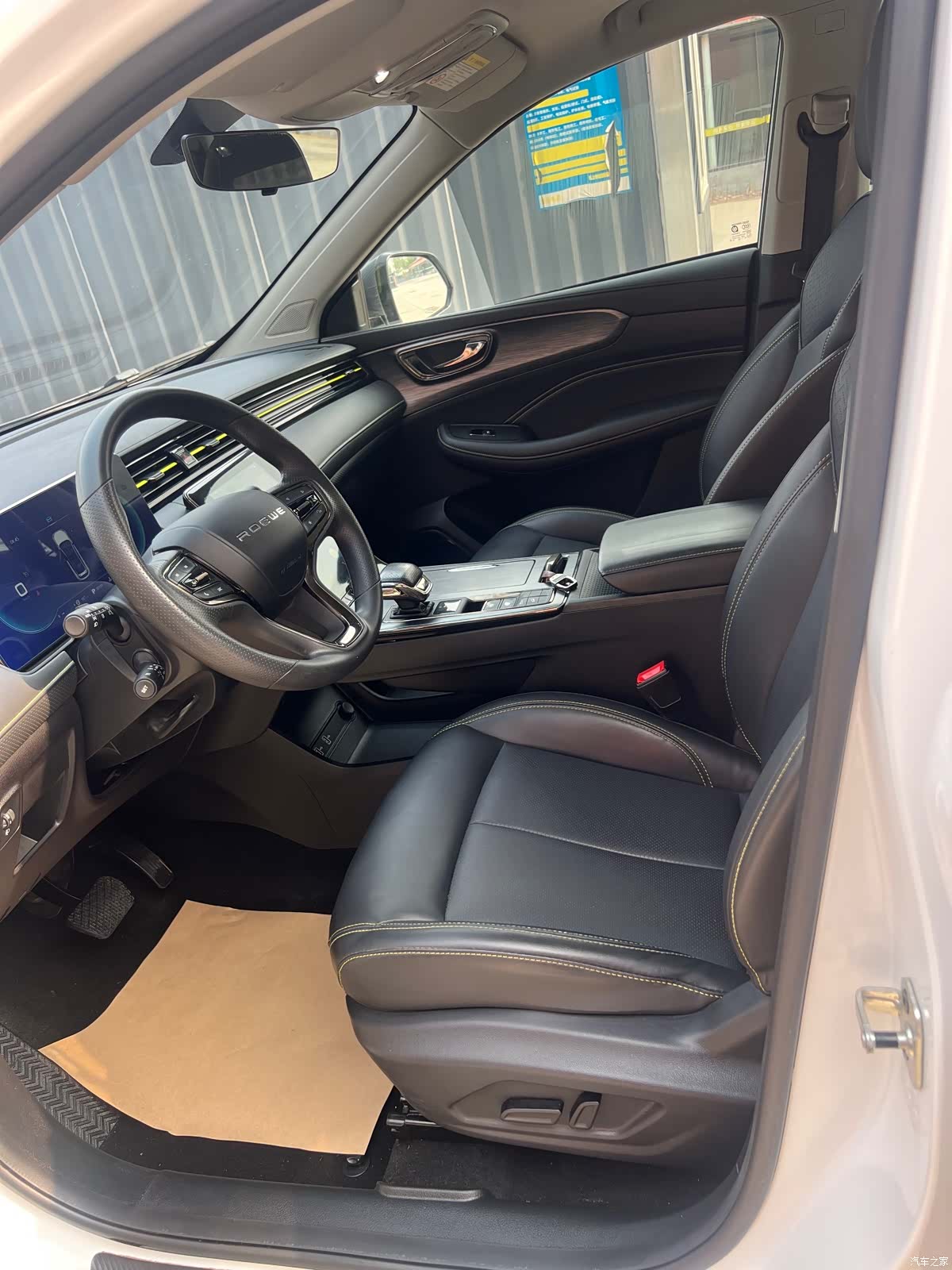 Roewe RX5, 2022 4