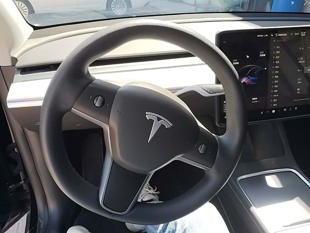 Tesla Model Y, 2024 11