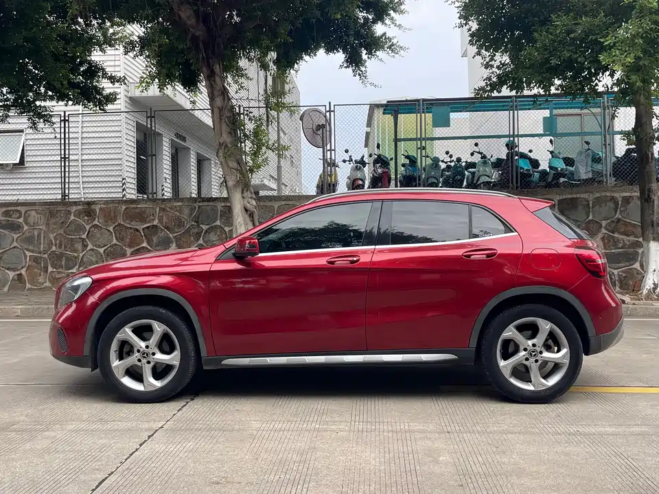 Mercedes-Benz GLA