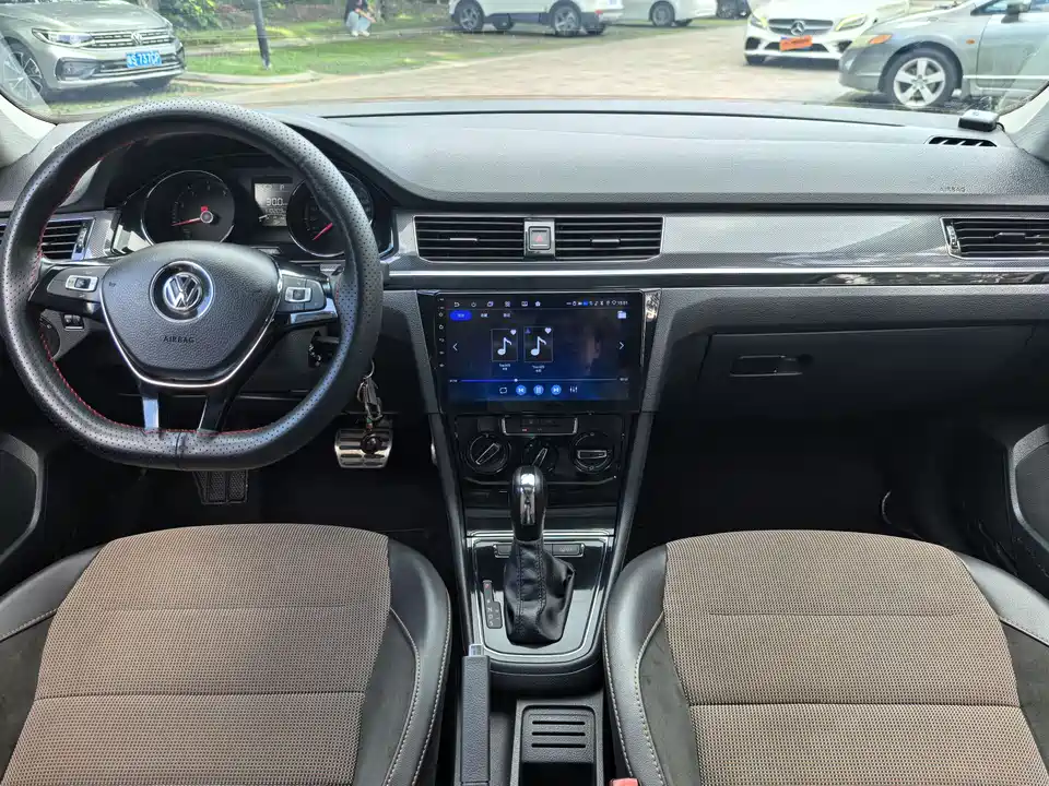 Volkswagen C-TREK Wei Collar