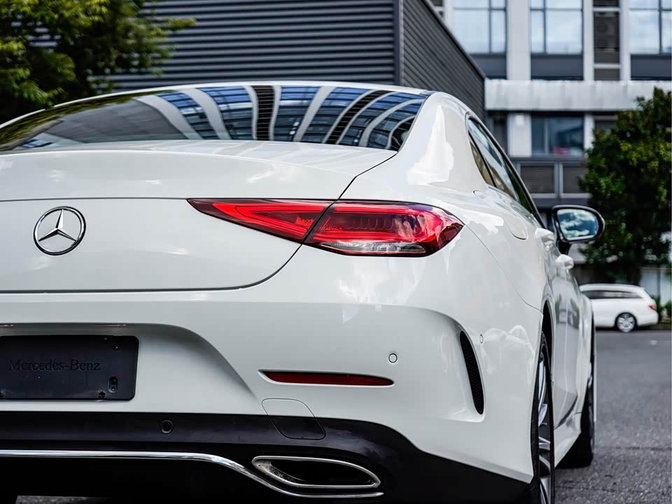 Mercedes-Benz CLS Mercedes-Benz CLS