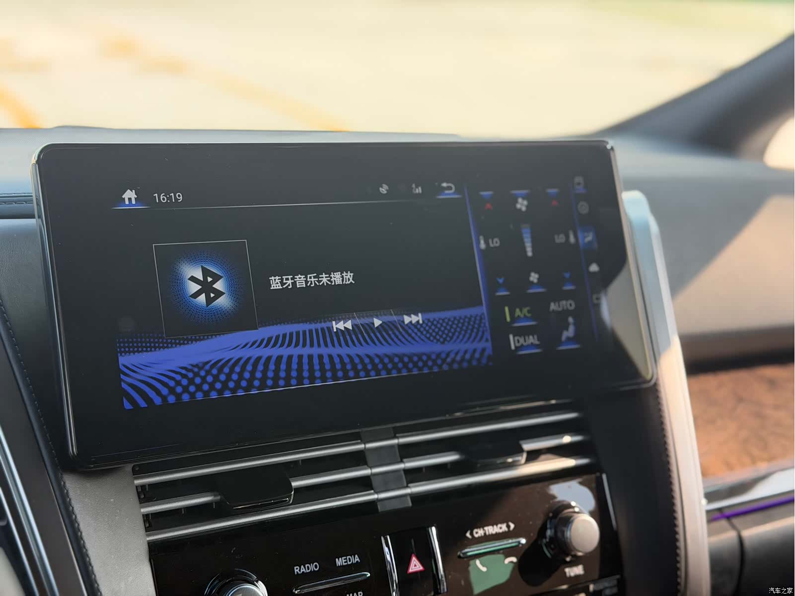 Toyota Vellfire, 2023 17