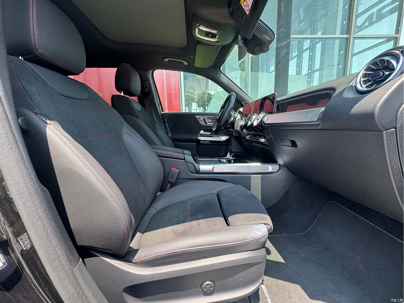 Mercedes-Benz GLB, 2025 13
