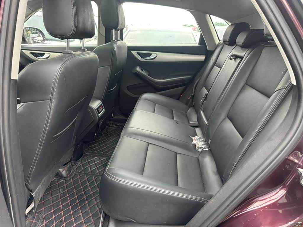Zotye SR7, 2016 4