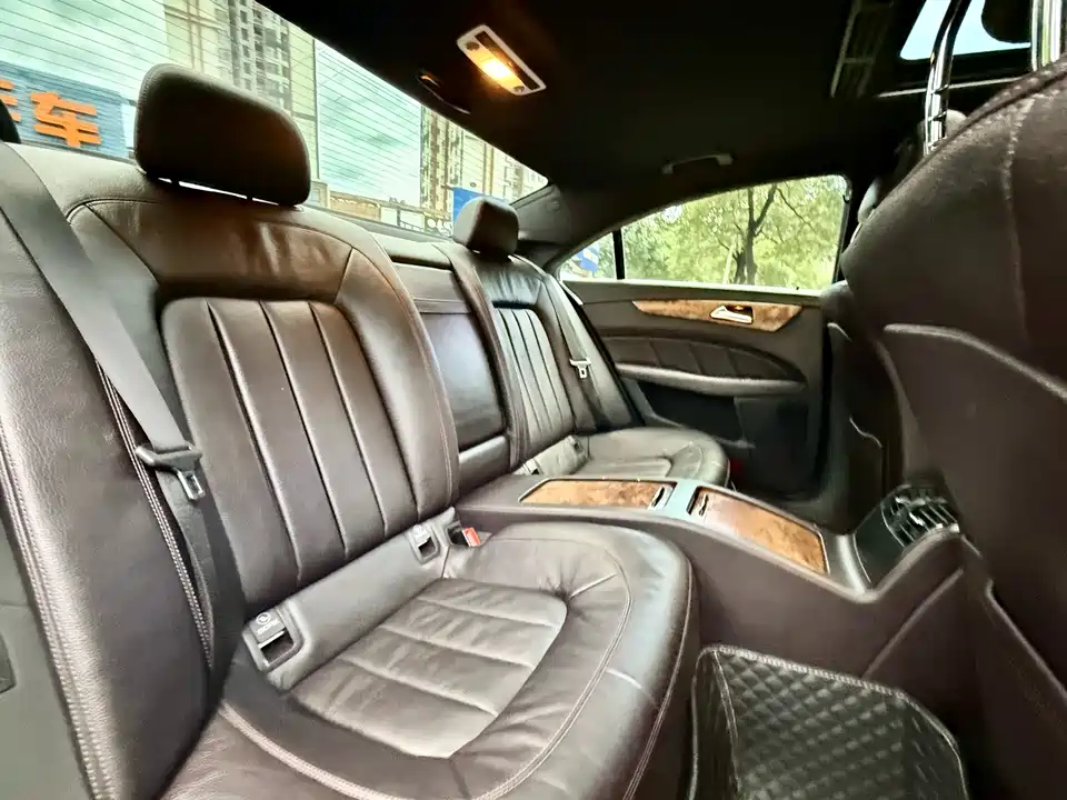 Mercedes-Benz CLS Mercedes-Benz CLS