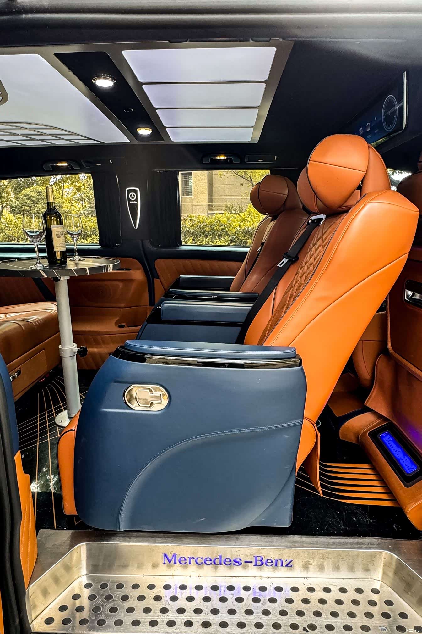 Mercedes-Benz 7, 2022 15