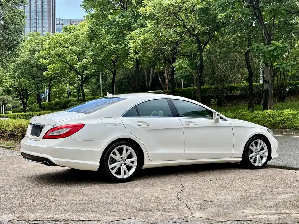 Mercedes-Benz CLS Mercedes-Benz CLS