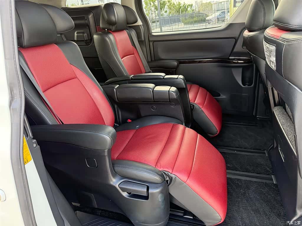 Toyota Alphard, 2015 11